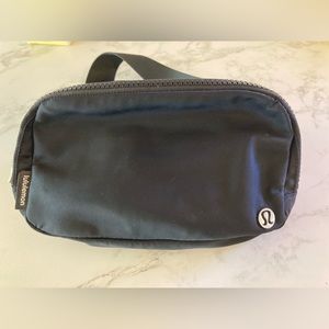 Lululemon Everywhere Bag